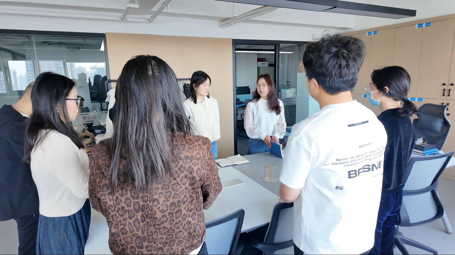综合服务部晨会-2.png